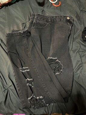 Black Distressed Women's Jeans